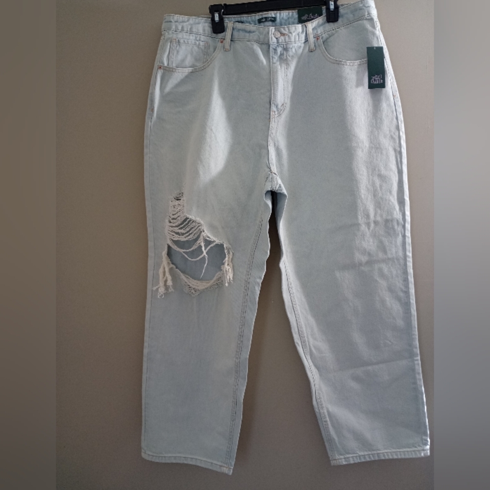 NWT Wild Fable Light Wash Distressed High Rise Relaxed Straight Jeans Size 17